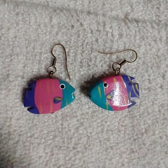 Vintage Jewelry - Multicolor fish 🐠 🐟 wire earrings